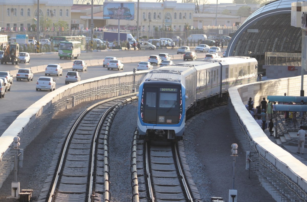 В Ташкентском метро пережили наплыв первокурсников без коллапса