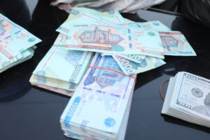 Лимит на вывоз наличных из страны без декларации могут поднять до $10 тысяч