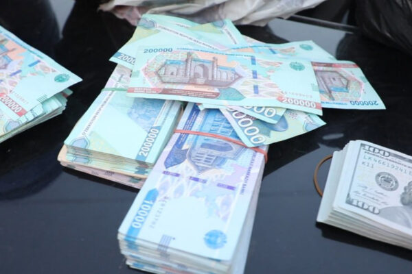 Лимит на вывоз наличных из страны без декларации могут поднять до $10 тысяч