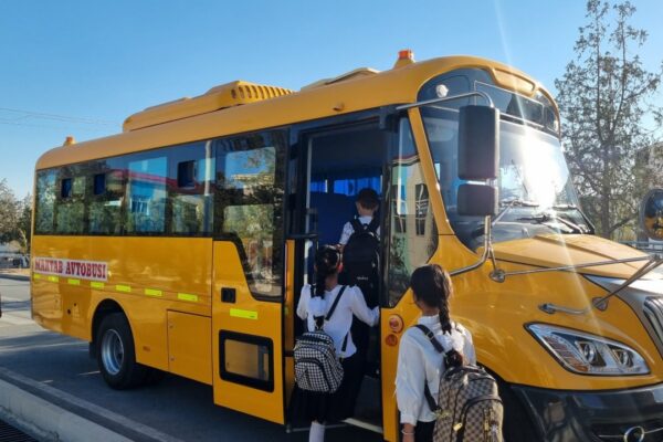 Школьные автобусы в Ташкенте хотят почти 74% родителей. Но кто за них заплатит?