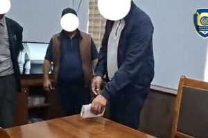 Пообещал прибавку к пенсии через «влиятельных знакомых»: в Ургенче задержали очередного помощника хокима Пообещал прибавку к пенсии через «влиятельных знакомых»: в Ургенче задержали очередного помощника хокима