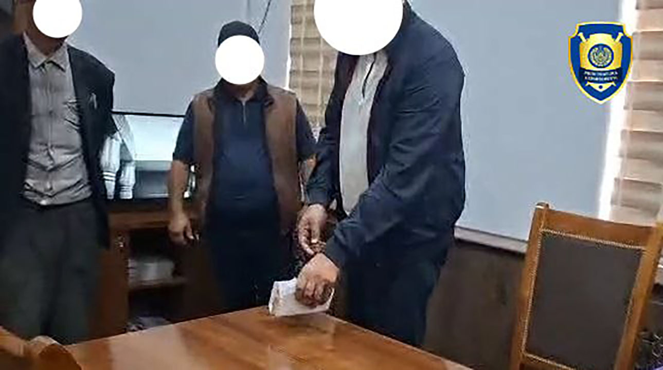 Пообещал прибавку к пенсии через «влиятельных знакомых»: в Ургенче задержали очередного помощника хокима