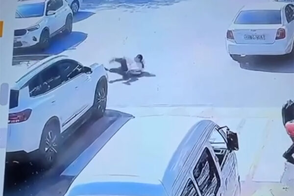 В Андижане пенсионер на Chery сбил школьницу. Версии о том, что произошло дальше, разошлись В Андижане пенсионер на Chery сбил школьницу. Версии о том, что произошло дальше, разошлись