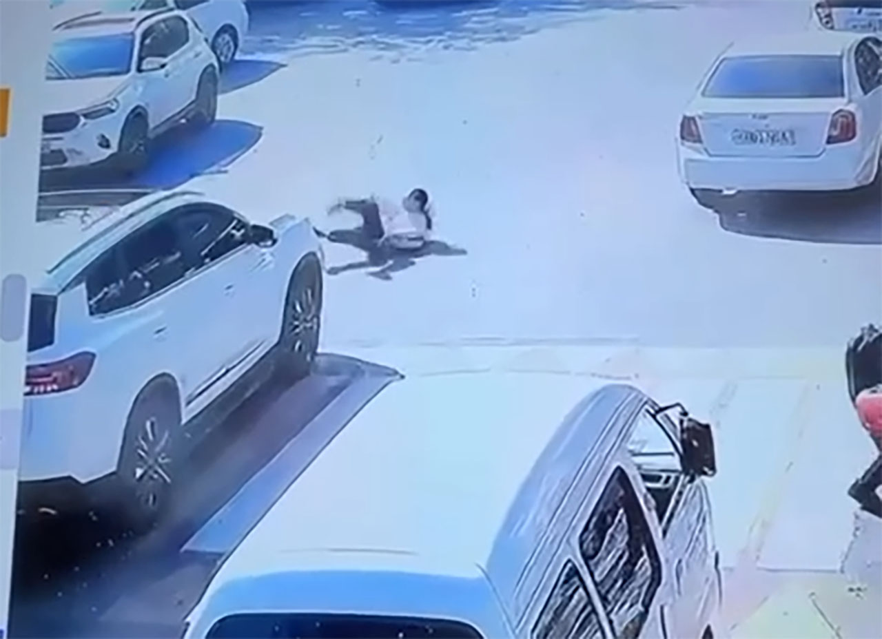 В Андижане пенсионер на Chery сбил школьницу. Версии о том, что произошло дальше, разошлись
