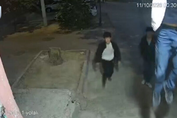 Из ресторана в подъезд, из подъезда – под арест: в Ташкенте трое парней разбили камеру и удивились, что их всё равно нашли Из ресторана в подъезд, из подъезда – под арест: в Ташкенте трое парней разбили камеру и удивились, что их всё равно нашли