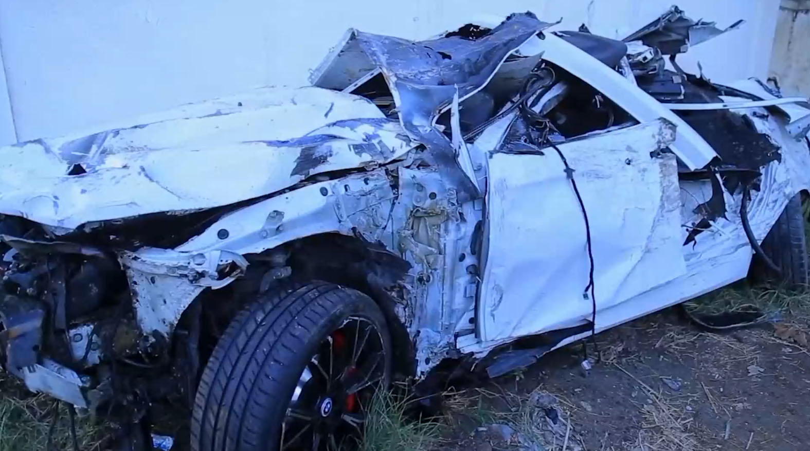 В Ферганской области молодой парень без прав разбился на BMW: пассажира выбросило через лобовое стекло