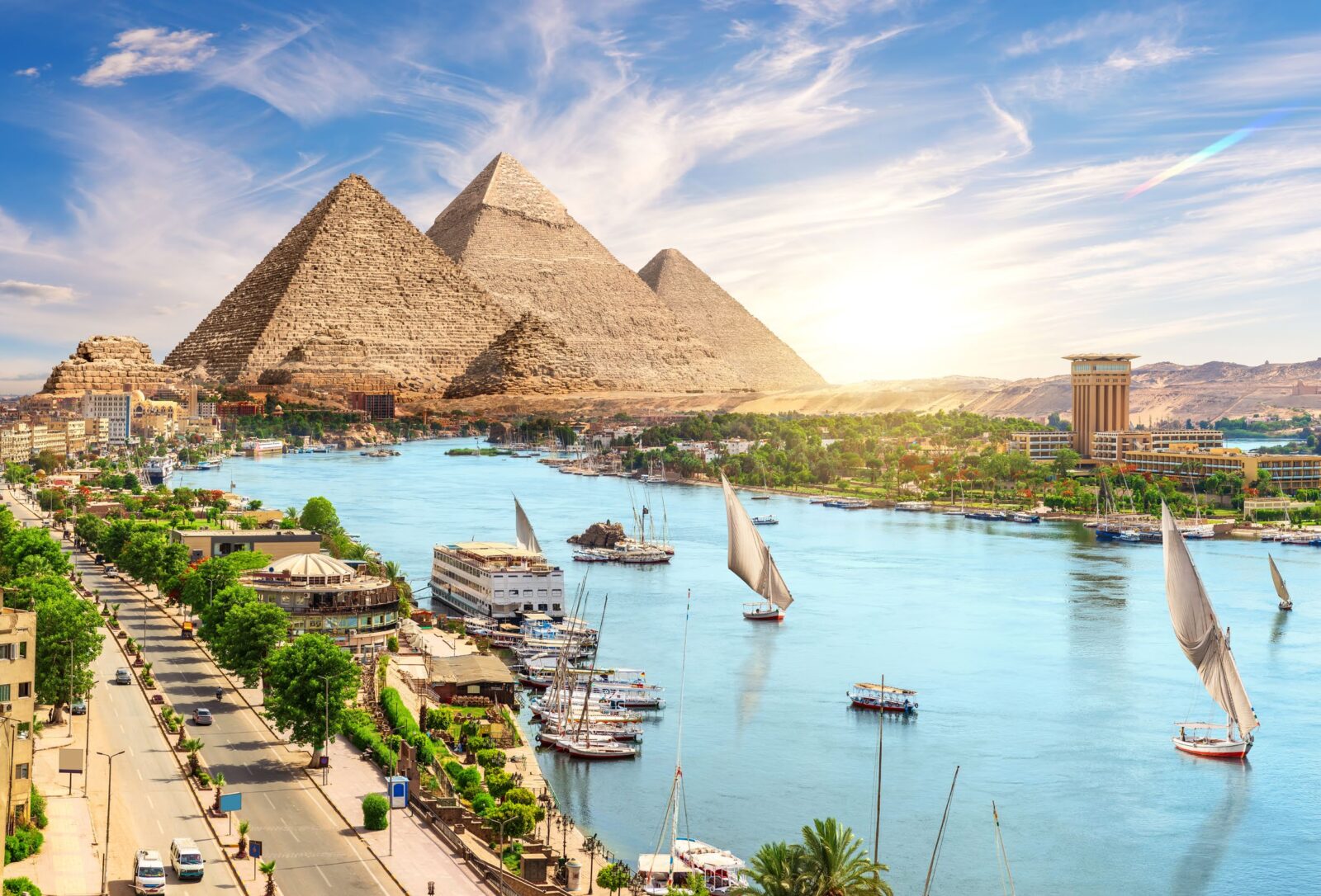 В Египет – с родственниками и долларами: узбекистанцам младше 40 лет ограничат самостоятельные поездки